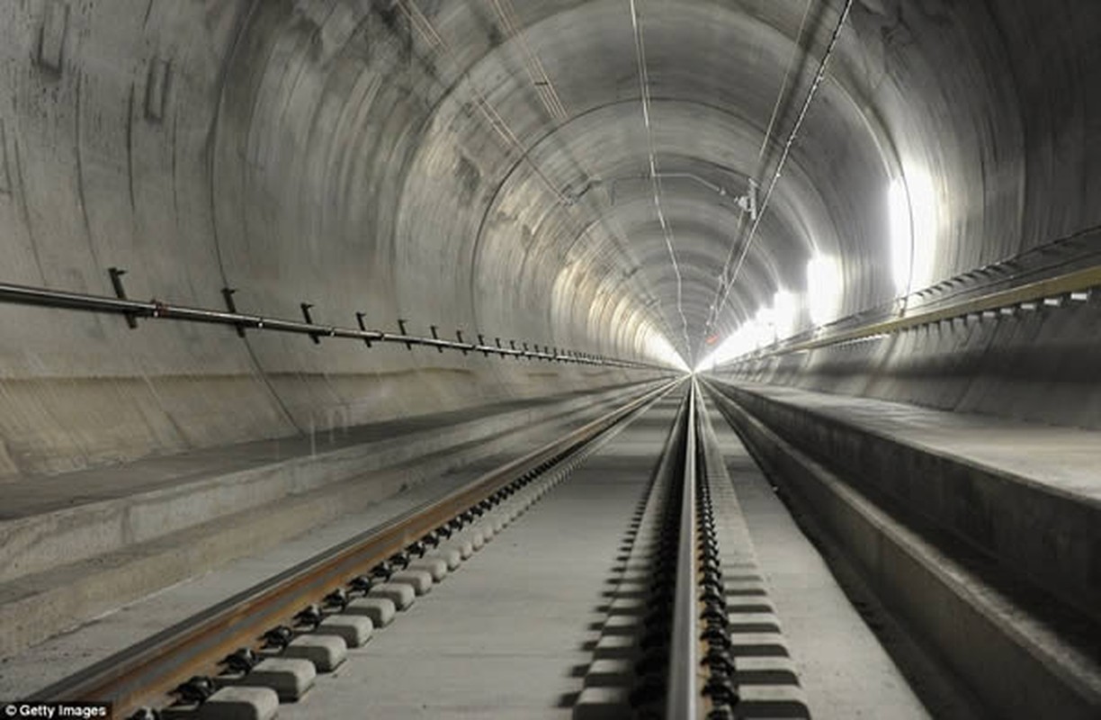 Duong tau len loi qua khu dan cu Ha Noi tren bao Tay-Hinh-4